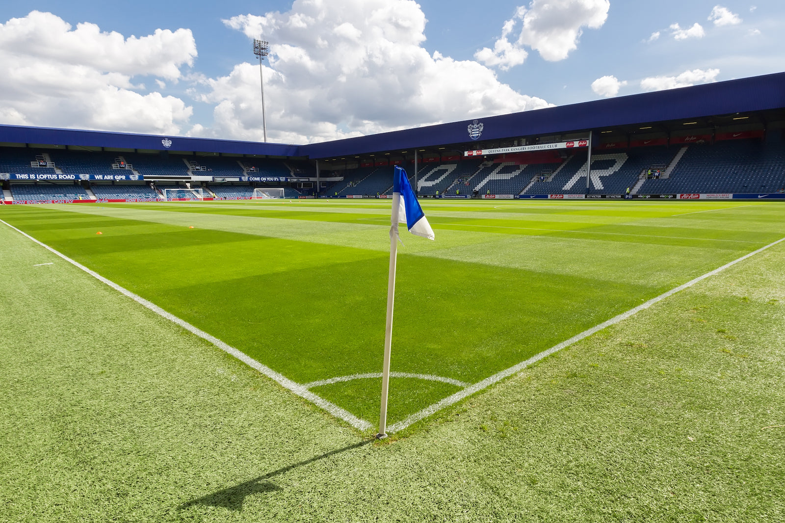 Bicchiere Da Shot Queens Park Rangers (QPR) | Vetro Quadrato Con Stemma Smaltato | Regalo Tifoso